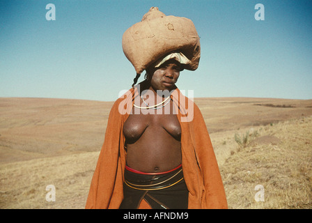 Geografie/Reisen, Südafrika, Menschen, Frauen, im traditionellen Kleid, Transkei, 1960, Stockfoto