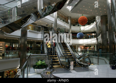 Fahrtreppen in Citic Square Stockfoto