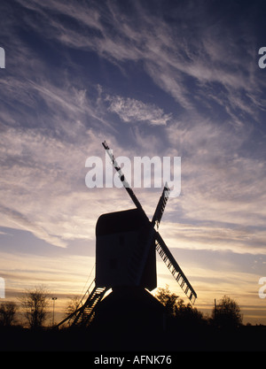 Mountnessing Windmühle in Silhouette bei Sonnenuntergang denkmalgeschütztes Gebäude der Klasse II Brentwood Essex England Stockfoto