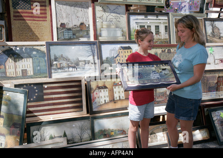 Indiana Marshall County, Plymouth, Marshall County Blueberry Festival, Festivalmesse, gerahmte Americana-Kunst, Mutter, Eltern, Eltern, Tochter, Einkaufsladen Stockfoto