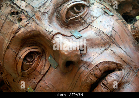 Ein Detail einer Polyester Skulptur aus Resin von Javier Marin genannt Cabeza de Mujer Roja 1999 Stockfoto