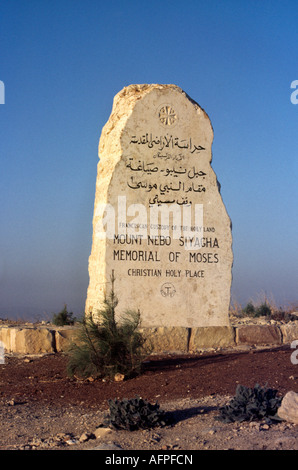 Mount Nebo Jordan Siyagha Memorial of Moses Stone Marker am Eingang Stockfoto