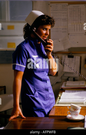 Staff-Krankenschwester Catherine Ellis Nachtschicht in der Kinderabteilung des Alder Hey Children's Hospital Liverpool NHS 1980s 1988 UK HOMER SYKES Stockfoto