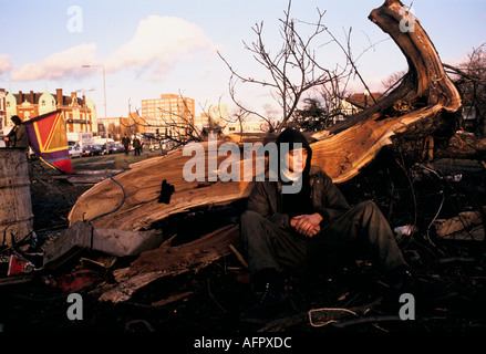 Eco Demonstrantin protestiert Autobahn M11 Link Road Protest gegen "George Green "wanstead East London 1990 s 1993 UK. HOMER SYKES Stockfoto