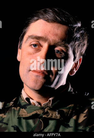 Duke of Westminster Portrait der 6. Herzog, Salisbury Plain Weekend Exercises with the Territorial Army on Wiltshire UK 1990er HOMER SYKES Stockfoto