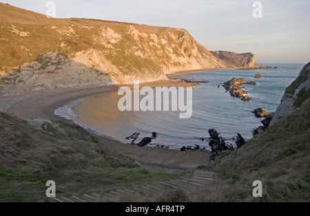 Sicht des Menschen o-Krieg-Bucht in der Nähe von Durdle Door, Lulworth, Dorset, England Stockfoto