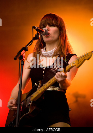 Rilo Kiley-Sängerin Jenny Lewis auf der Bühne beim Musikfestival in Schottland verbinden Stockfoto