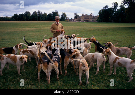 Charles Wheeler Huntsman. Herzog von Beaufort Hunt Badminton Anwesen Gloucestershire morgendliche Hundeübung in Parkland 1996 1990er UK HOMER SYKES Stockfoto