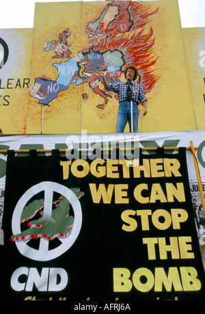 CND 1980s UK. Trafalgar Square Demonstrationskampagne für nukleare Abrüstung London to Hyde Park 1982 Demo gegen den Konflikt in Falklands HOMER SYKES Stockfoto