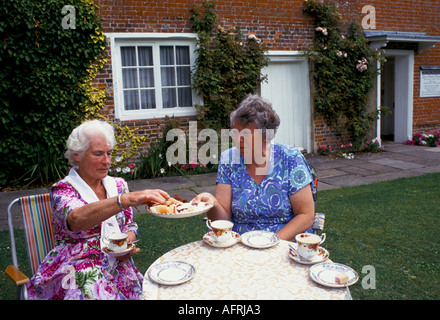 Nachmittagstee UK im Jane Austens House Chawton Hampshire England 1990s UK HOMER SYKES Stockfoto