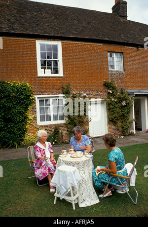 Nachmittagstee im Jane Austen's House Chawton Hampshire England 1990s UK HOMER SYKES Stockfoto