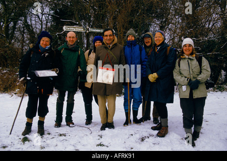 Ramblers Association sehr kalte, schneebedeckte Winterwanderung. Merstham, Surrey, England, 1991 1990er-Jahre HOMER SYKES Stockfoto