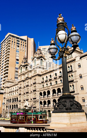 Melbourne-Architektur / The Windsor Hotel vom Staat Parlament House.Melbourne Victoria Australien gesehen. Stockfoto