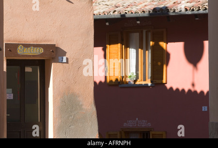 Straße in Serralunga d ' Alba, Piemont, Italien Stockfoto