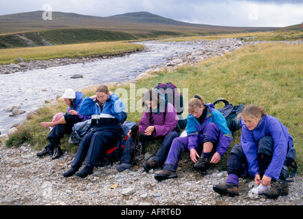 Duke of Edinburgh Award Scheme, Jugendliche, Schulmädchen, die teilnehmen, Mar Lodge Estate, ein Hochland-Anwesen im westlichen Aberdeenshire 1990er, Großbritannien Schottland. Stockfoto