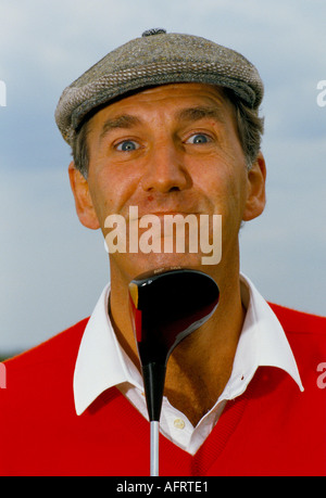 Russ Abbot Porträt eines englischen Komikers und Schauspielers auf dem Golfplatz in den Home Counties, um die 1995 1990er Jahre im Vereinigten Königreich HOMER SYKES Stockfoto