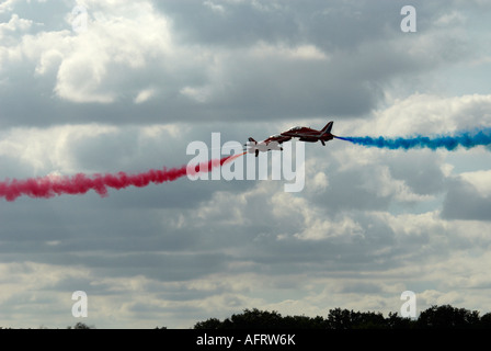 Royal Air Force Red Arrows Überqueren Flugschau Farnborough Air Show 2006 Stockfoto