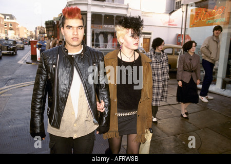 Punk-Mode-Punks der 1980er-Jahre machen die Kings Road Chelsea London UK Teens ein modisches Statement. Um 1985 England HOMER SYKES Stockfoto