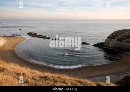 Sicht des Menschen o-Krieg-Bucht in der Nähe von Durdle Door, Lulworth, Dorset, England Stockfoto