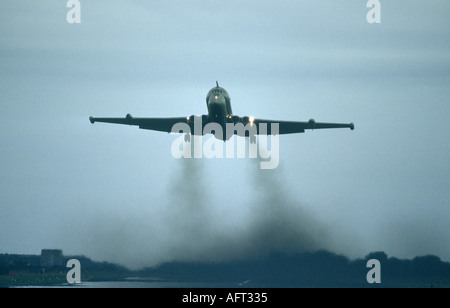 Nimrod MR2 am abheben von der Startbahn in RAF Kinloss, Moray, Grampian Schottland Stockfoto