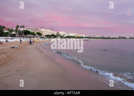 Twilight in Croissette Strand (Cannes) Stockfoto