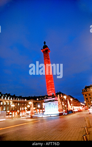 Weihnachten in Paris, Frankreich, Place Vendome, 'Column de la Grande Armée' Lichterstraße bei Nacht, Colonne Vendôme Stockfoto