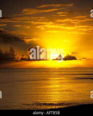 ISLE OF SEIL ARGYLL und BUTE Schottland UK Oktober Sunset aus Easdale Sicht in Richtung Hafen ein Mhullinn Stockfoto