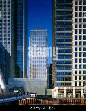 Canary Wharf, Docklands, London. 1 Canada Square mit 25 und 40 Bank Steet im Vordergrund. Stockfoto