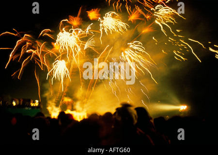 Feuerwerk Party der Queen Elizabeth II Silver Jubilee Hyde Park London England 1977 1970s UK HOMER SYKES zu feiern. Stockfoto