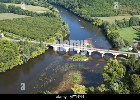 Blick über die Dordogne Fluss von Chateau du Castelnaud in der Perigord Region im Süden Frankreichs. Stockfoto