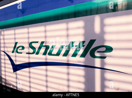 Eurotunnel Calais Terminal France 1990s. Le Shuttle Logo (neues Logo ist LeShuttle) am französischen Coquelles Terminal 1994 HOMER SYKES Stockfoto