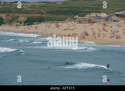 Surfen Fistral Beach West Country Newquay Cornwall. England. 1980er Jahre UK Circa 1985 HOMER SYKES Stockfoto