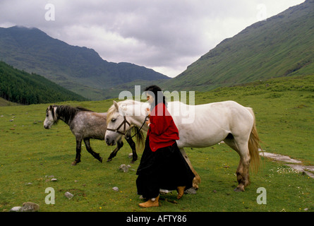 Schlacht von Culloden, der Clan eine schottische Nachstellung Gruppe Wochenende Camp in Glen Croe. Frauen Mitglieder der Gruppe Schottland 1990s UK HOMER SYKES Stockfoto