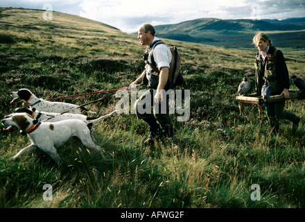Emma Ford und Steve Ford von der British School of Falknerry in Gleneagles Scotland mit Harris Hawk Birds of Prey. 1990ER 1997 UK HOMER SYKES Stockfoto