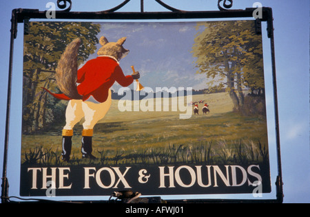 Village Pub Schild, The Fox and Hounds, in Barley, Herefordshire 1990s 1992 UK HOMER SYKES Stockfoto