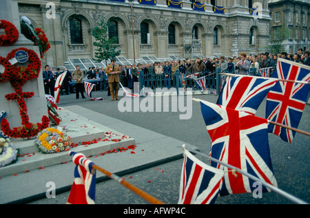 Martin Webster, die Nationalfront, führt die NF-Rallye zum Cenotaph am Remembrance Sunday. London, England, 13. November 1977,1970er, UK HOMER SYKES Stockfoto
