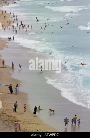 Surfen Fistral Beach West Country Newquay Cornwall. England. 1980er Jahre UK Circa 1985 HOMER SYKES Stockfoto