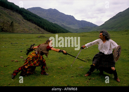 Schlacht von Culloden, der Clan eine schottische Nachstellung Gruppe Wochenende Camp in Glen Croe. Nachbildung von Kampfszenen Schottland 1990s Großbritannien HOMER SYKES Stockfoto