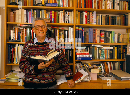 John Cole, (23. November 1927 – 7. November 2013) zu Hause in Süd-London 1980er Anfang 1990er. Journalist, BBC-Redakteur, UK HOMER SYKES Stockfoto