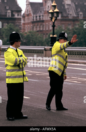 POLIZEI AM "WESTMINSTER BRIDGE" LONDON HOMER SYKES Stockfoto