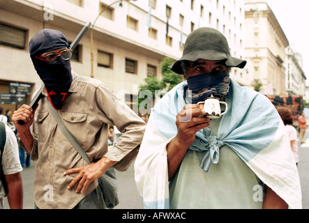 Wirtschaftskrise in Buenos Aires Argentinien Südamerika DEMONSTRATION MIT DER ARMUT UND DER HYPERINFLATION 2002 2000 S HOMER SYKES Stockfoto