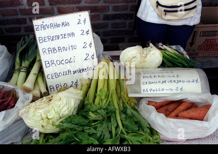 Wirtschaftskrise in Argentinien. TRUEQUE Markt im Vorort von Bernal, Buenos Aires 2002 Stockfoto