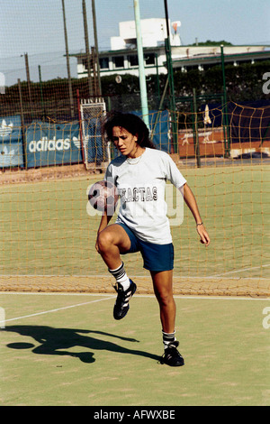 Argentinien Frauen spielen Fußball 2002, die Exactas Fußball alle Frauen fünf ein Team-Praxis in einem Vorort von Buenos Aires 2000s HOMER SYKES Stockfoto