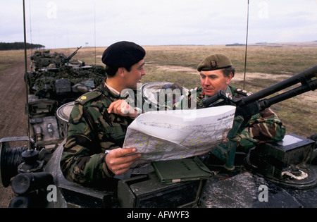 Territoriale Armee, Herzog von Westminster, 6. Herzog, Salisbury Plain Wochenende Nacht Übungen Wiltshire UK 1990er HOMER SYKES Stockfoto