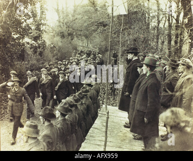 Eamonn De Valera Bewertungen seiner IRA Truppen c 1920 Stockfoto