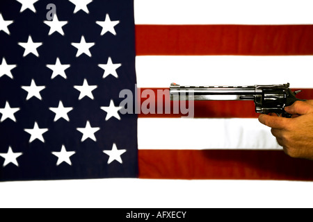 Pistole Revolver US Flag Ziel Freiheit durch Kraft Stockfoto