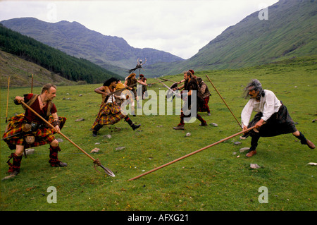 Schlacht von Culloden, der Clan eine schottische Nachstellung Gruppe Wochenende Camp in Glen Croe. Nachbildung von Kampfszenen Schottland 1990s Großbritannien HOMER SYKES Stockfoto