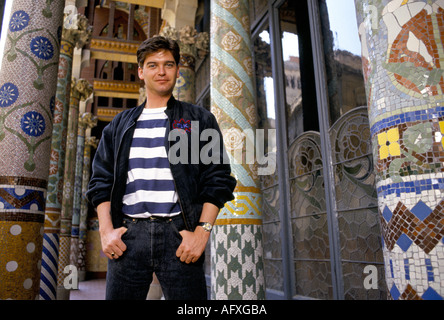 Phillip Schofield Porträt britischer Sender und Fernsehpersönlichkeit vor Ort für die BBC in Barcelona Spanien 1991 1990er Jahre HOMER SYKES Stockfoto