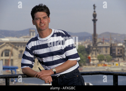 Phillip Schofield Porträt britischer Sender und Fernsehpersönlichkeit vor Ort für die BBC in Barcelona Spanien 1991 1990er Jahre HOMER SYKES Stockfoto