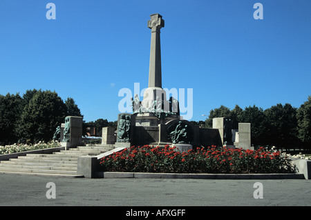 PORT SUNLIGHT MERSEYSIDE England UK Juli War Memorial entworfen von Sir W Goscombe John 1916 bis 21 eine Bronze-Skulptur Stockfoto